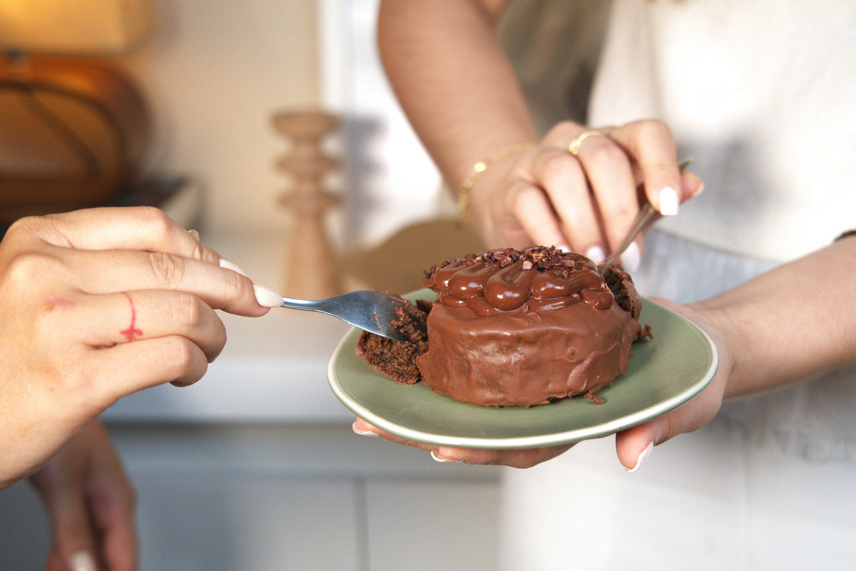 Torta de chocolate hecha con cobertura Somos Cacao